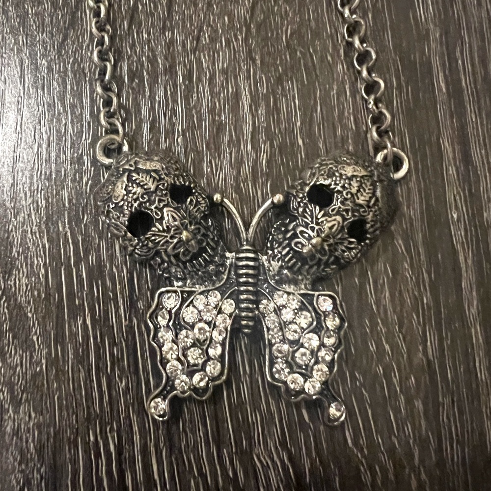 Vintage 1980’s 2 Skull butterfly necklace